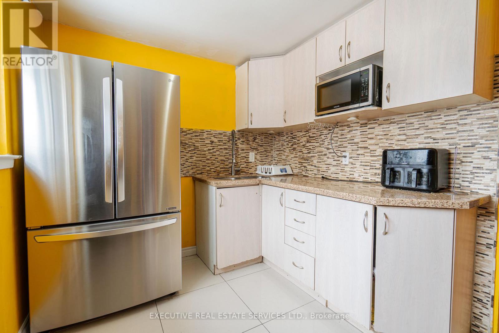 25 Briar Path Nw, Brampton, Ontario  L6T 2A2 - Photo 15 - W12824014