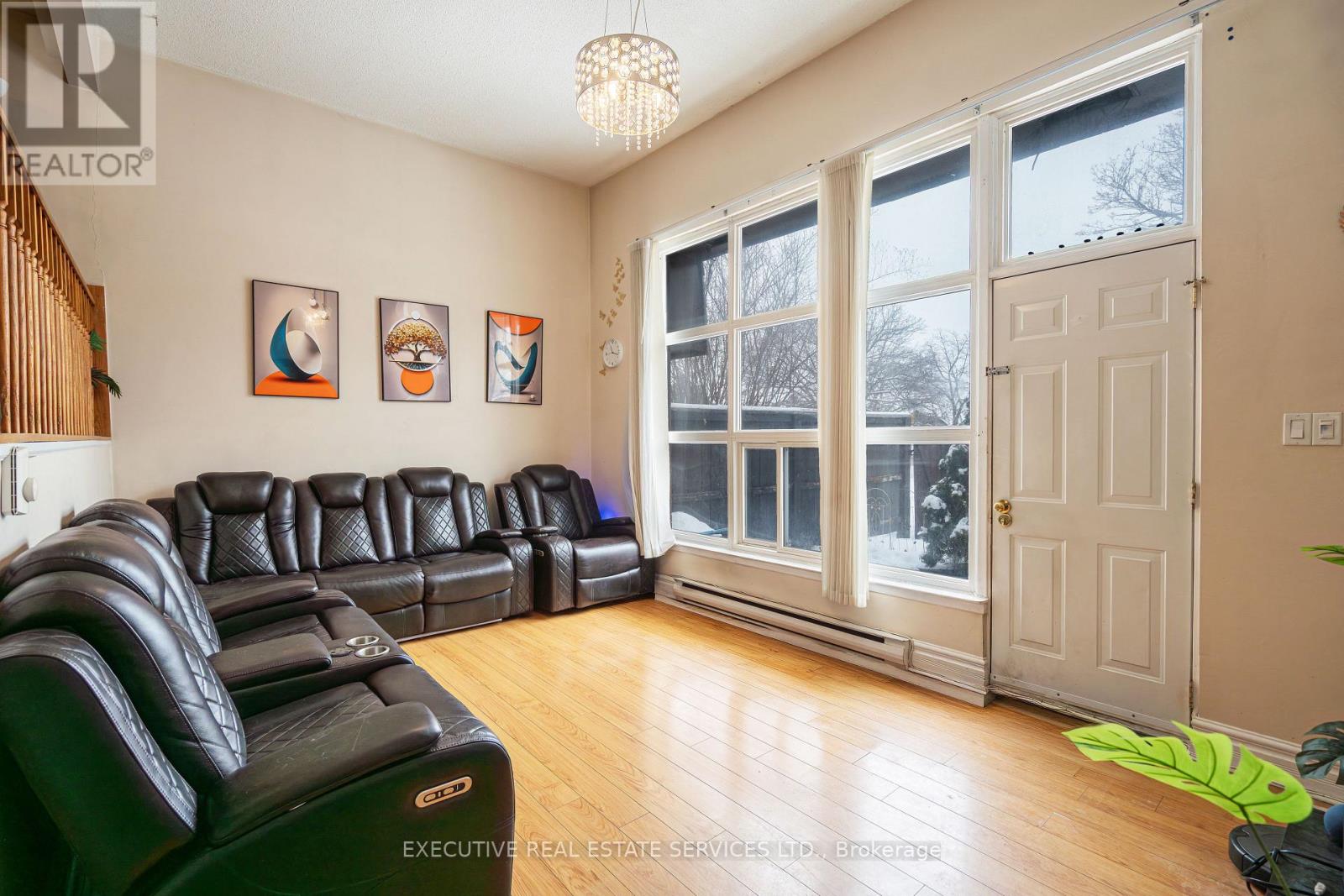 25 Briar Path Nw, Brampton, Ontario  L6T 2A2 - Photo 6 - W12824014