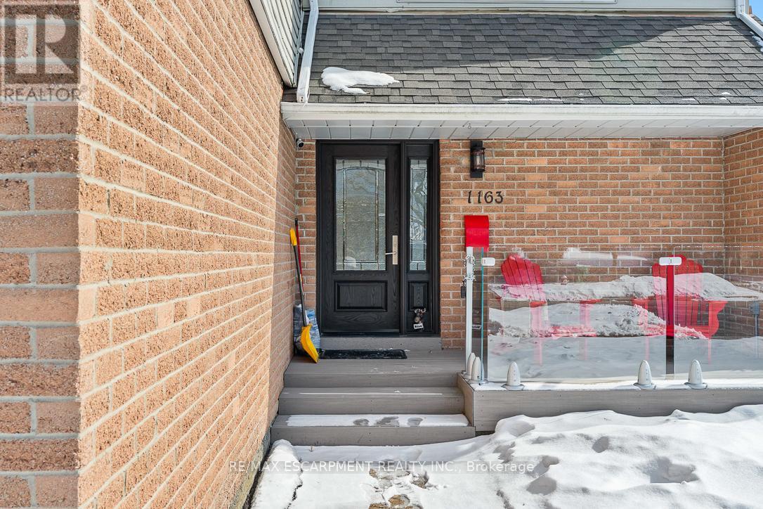 1163 Kos Boulevard, Mississauga, Ontario  L5J 4L3 - Photo 3 - W12824020