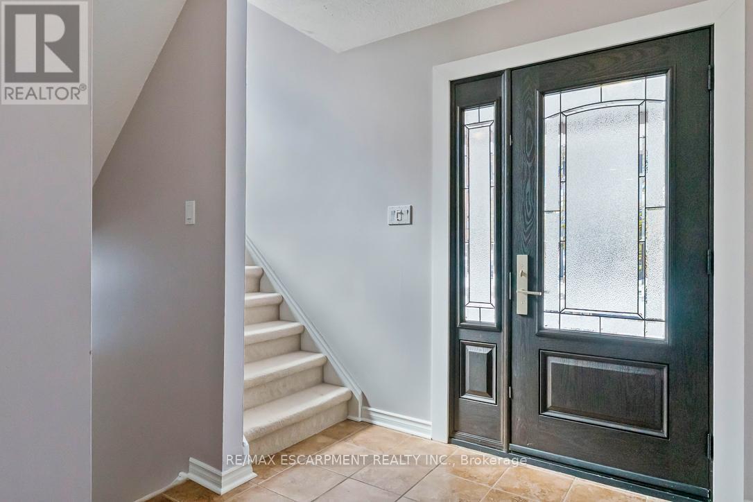 1163 Kos Boulevard, Mississauga, Ontario  L5J 4L3 - Photo 5 - W12824020