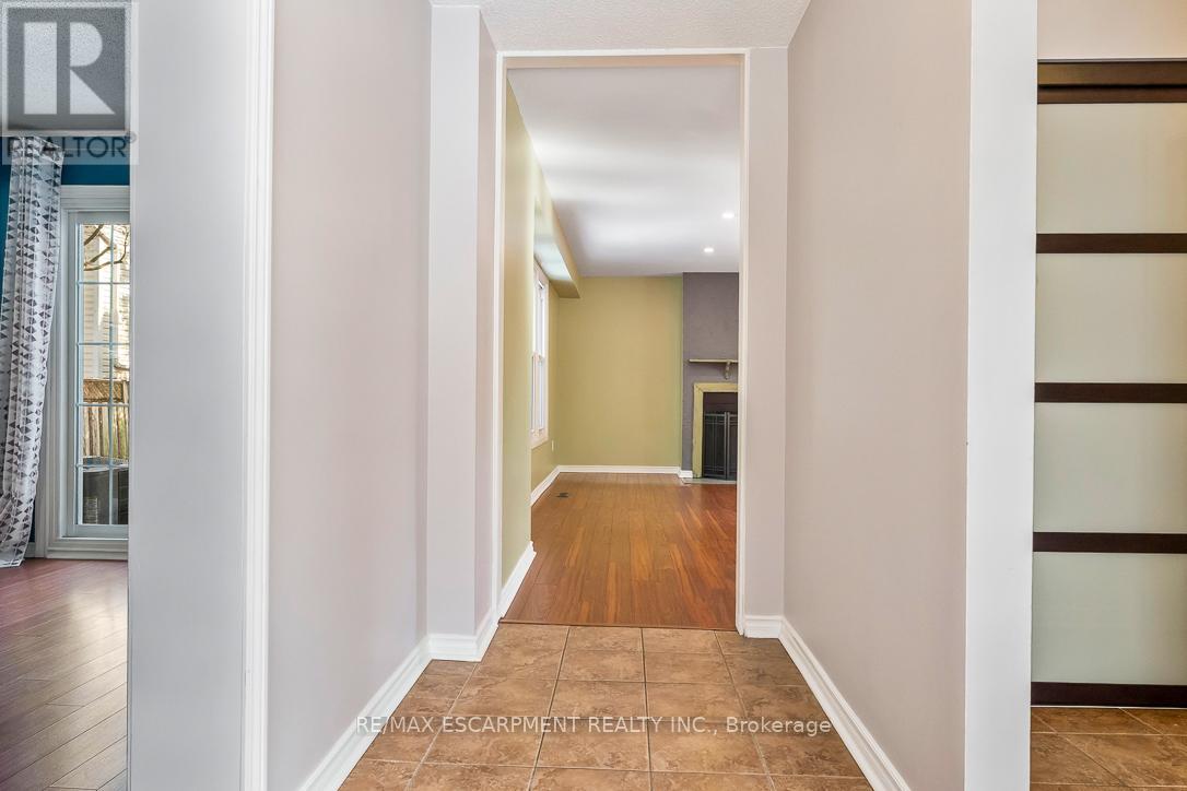 1163 Kos Boulevard, Mississauga, Ontario  L5J 4L3 - Photo 6 - W12824020