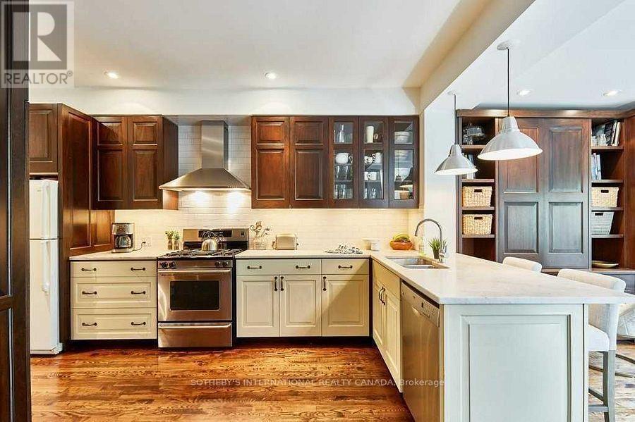 71 Gilmour Avenue, Toronto, Ontario M6P 3A8 - Photo 4 - W12824034