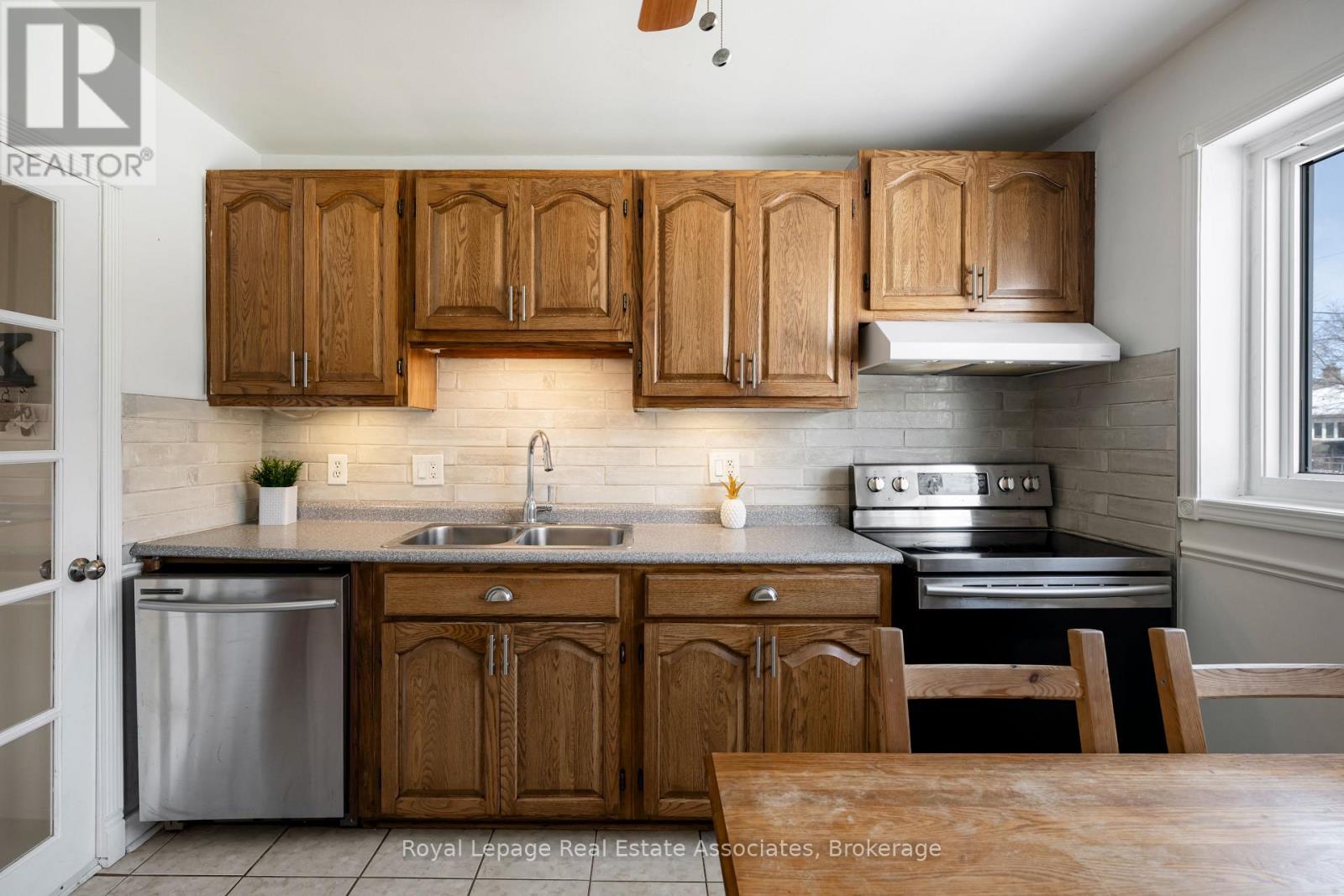 55 Mcintyre Crescent, Halton Hills (Georgetown), Ontario  L7G 1N5 - Photo 13 - W12824042