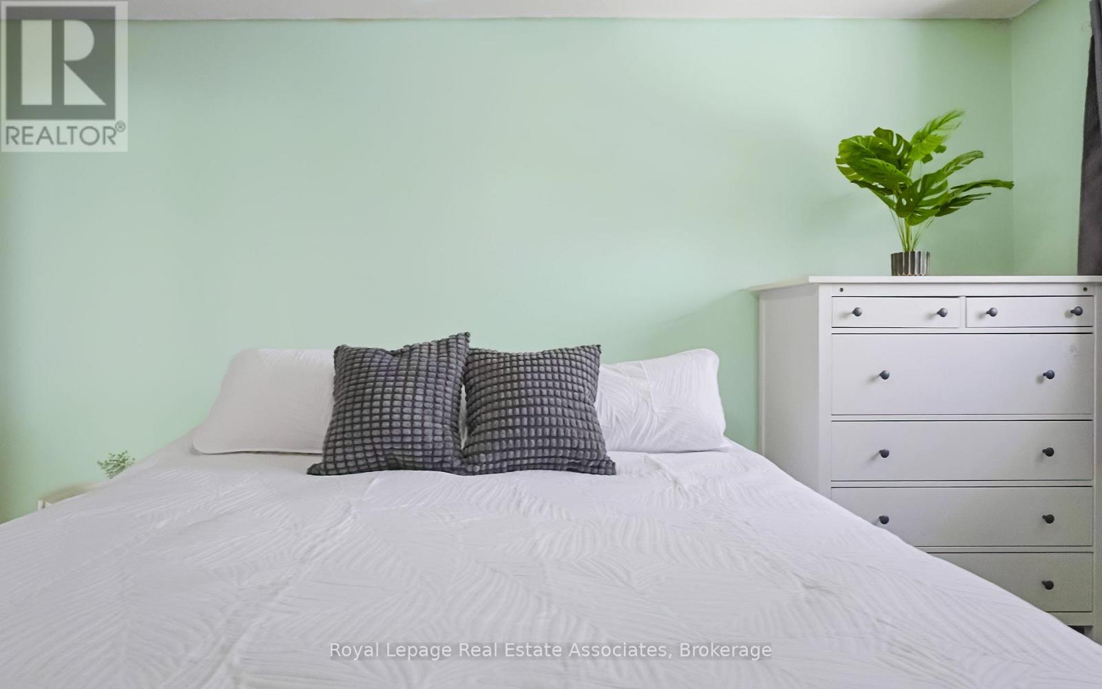 55 Mcintyre Crescent, Halton Hills (Georgetown), Ontario  L7G 1N5 - Photo 16 - W12824042