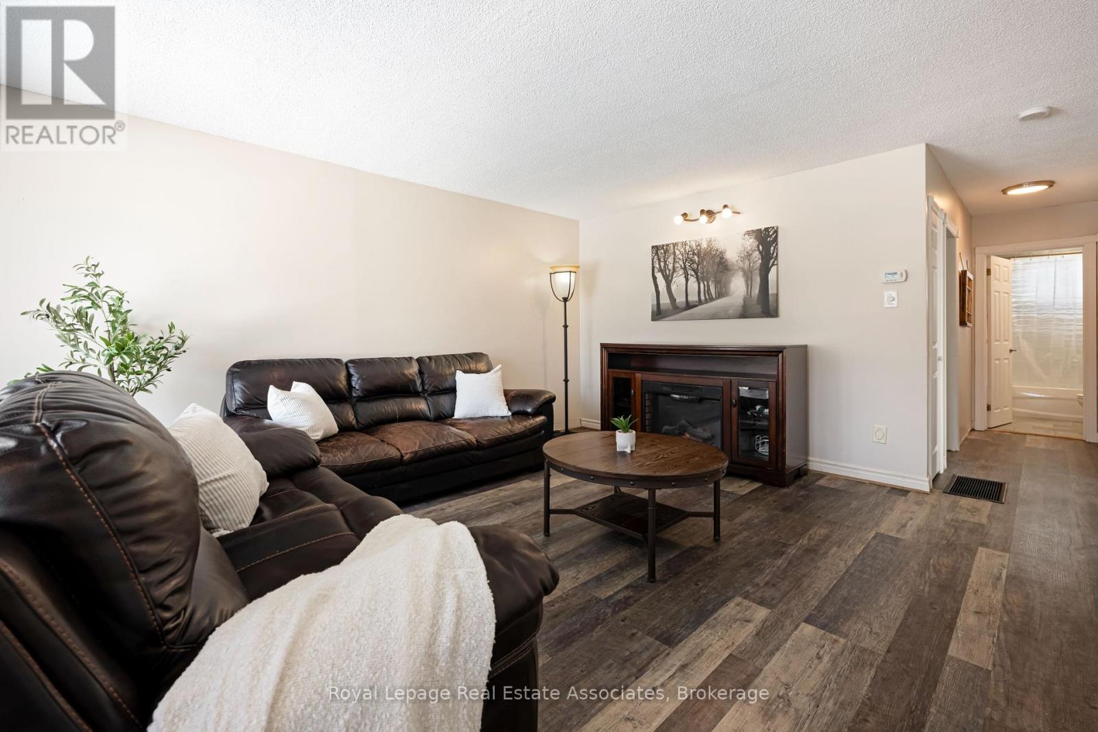 55 Mcintyre Crescent, Halton Hills (Georgetown), Ontario  L7G 1N5 - Photo 7 - W12824042