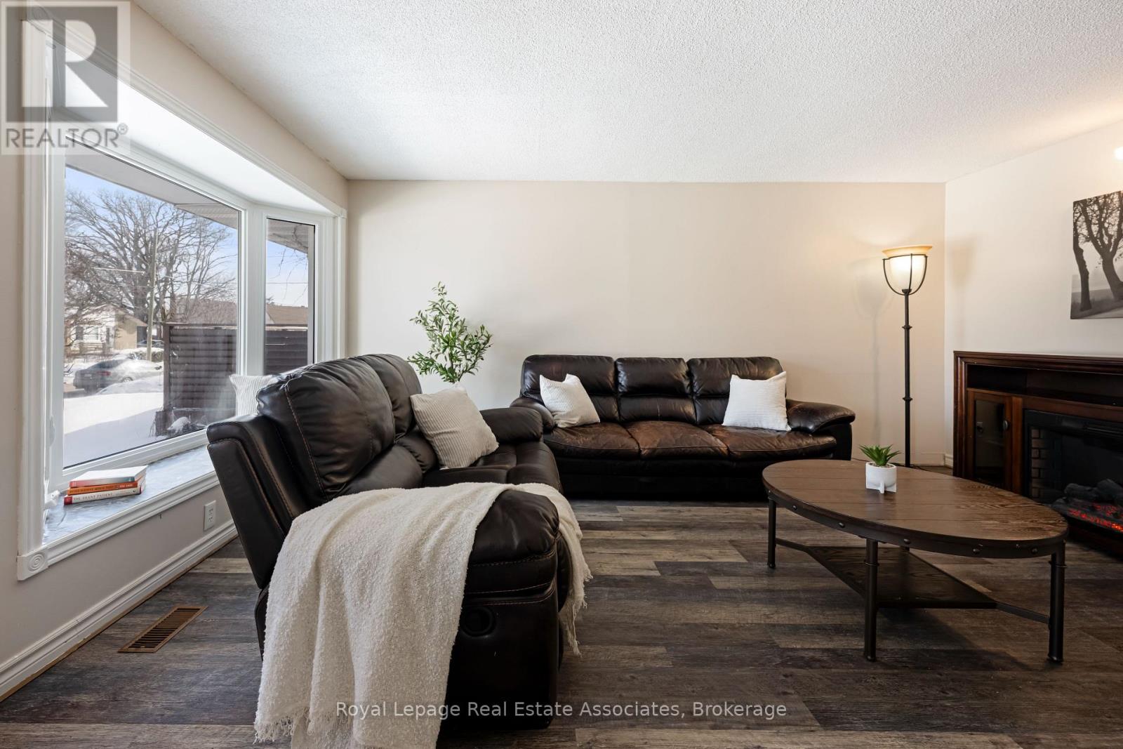 55 Mcintyre Crescent, Halton Hills (Georgetown), Ontario  L7G 1N5 - Photo 8 - W12824042