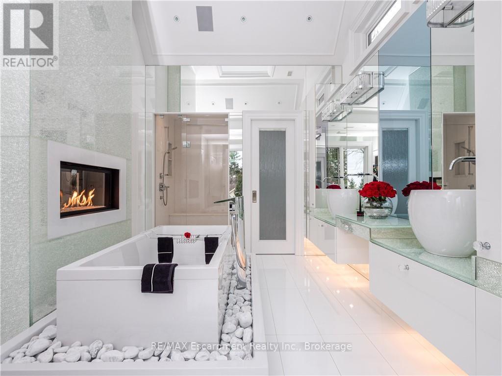 15 Chartwell Road, Oakville, Ontario  L6J 3Z3 - Photo 15 - W12824170