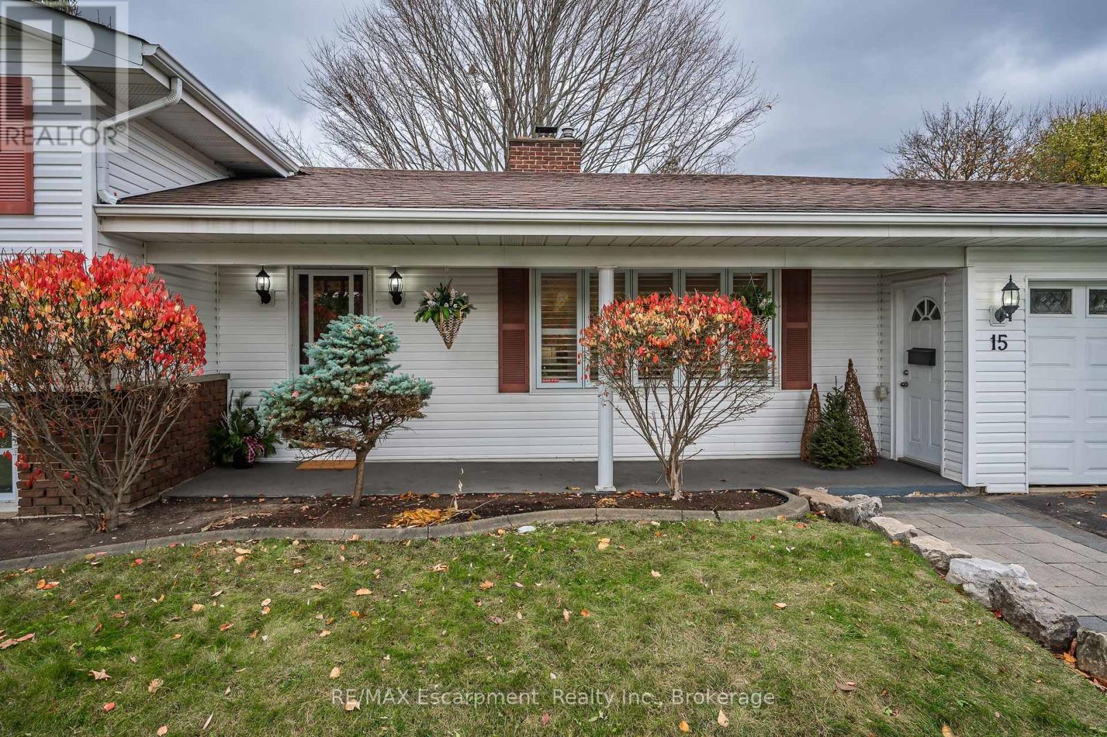 15 Harvest Lane, Brantford, Ontario  N3R 5R3 - Photo 3 - X12824122