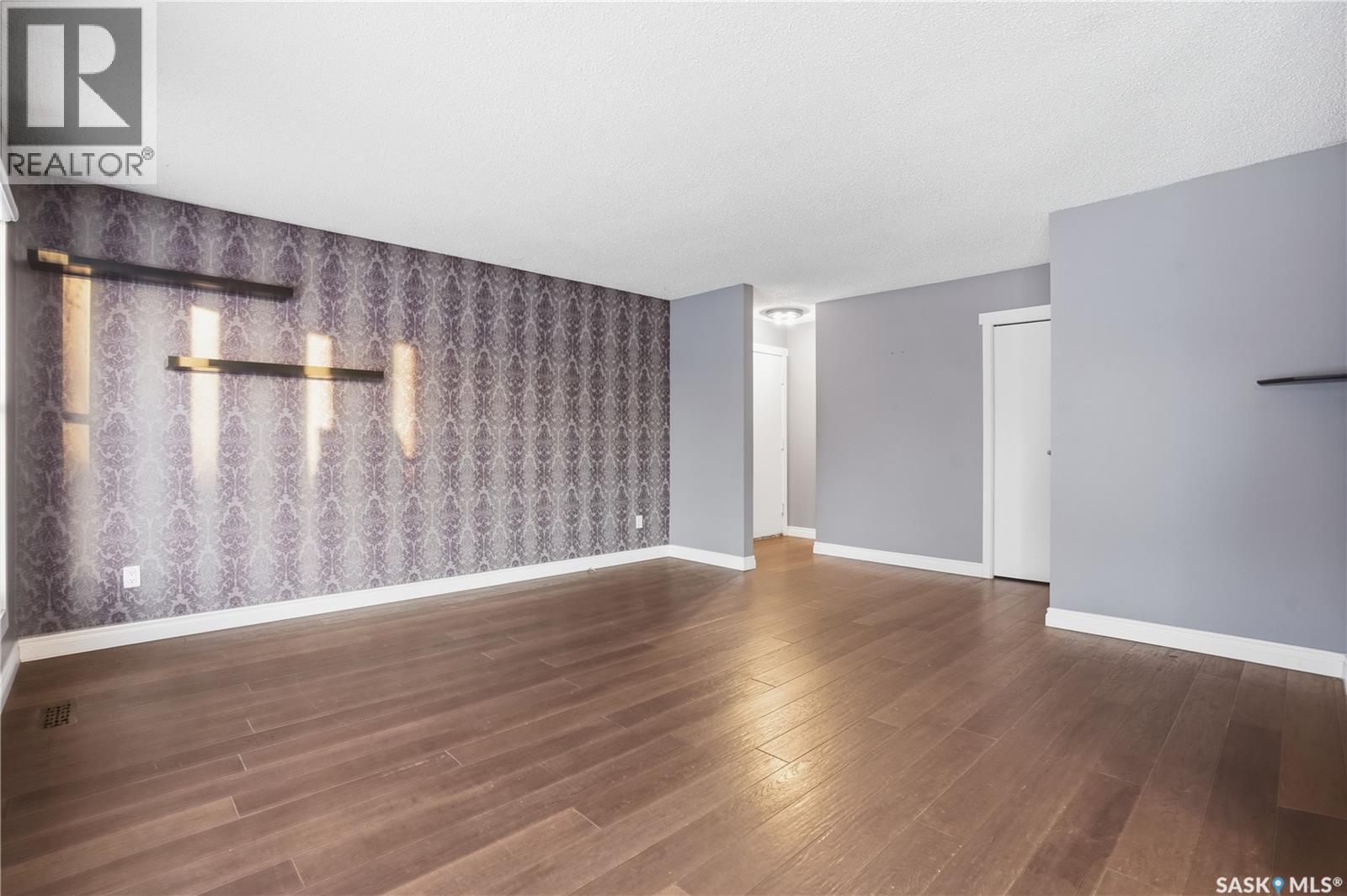 62 Vernon Crescent, Regina, Saskatchewan  S4R 7P5 - Photo 4 - SK029193