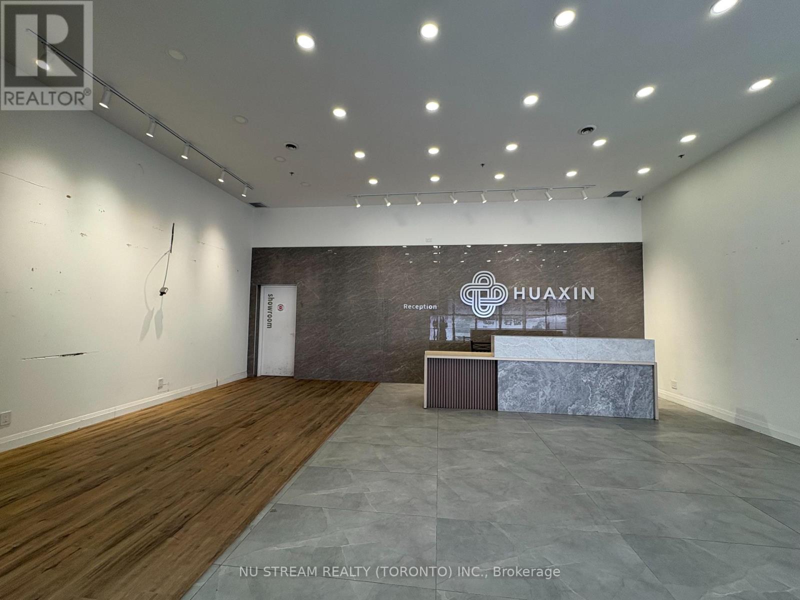 1 - 30 West Pearce Street, Richmond Hill, Ontario L4B 1E3 - Photo 2 - N12810150