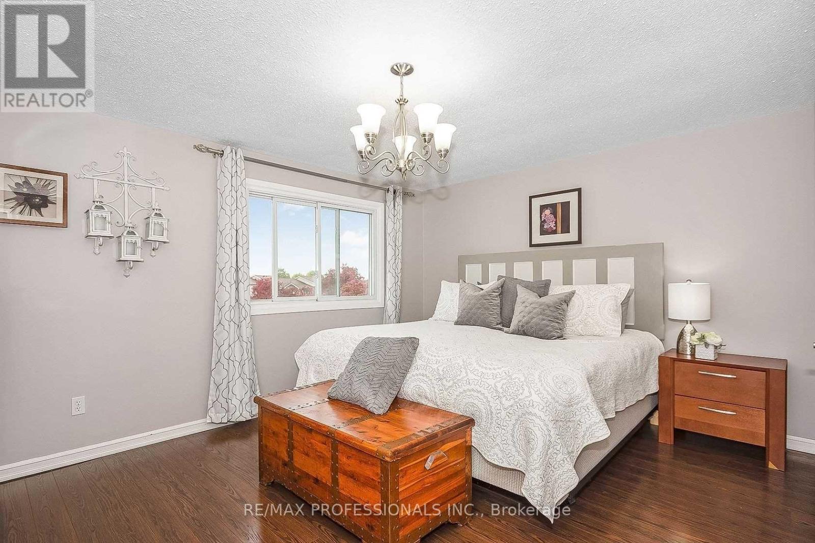 180 Royal Salisbury Way, Brampton, Ontario  L6V 3J9 - Photo 4 - W12822850