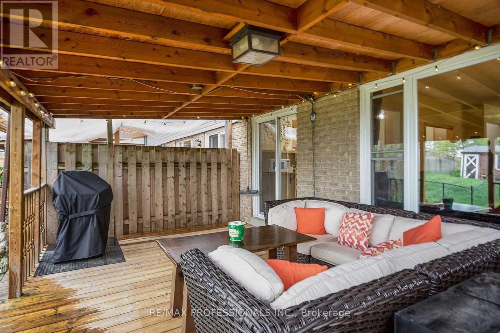 180 Royal Salisbury Way, Brampton, Ontario  L6V 3J9 - Photo 9 - W12822850