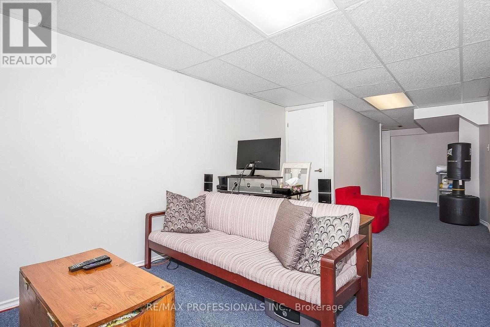 180 Royal Salisbury Way, Brampton, Ontario  L6V 3J9 - Photo 8 - W12822850