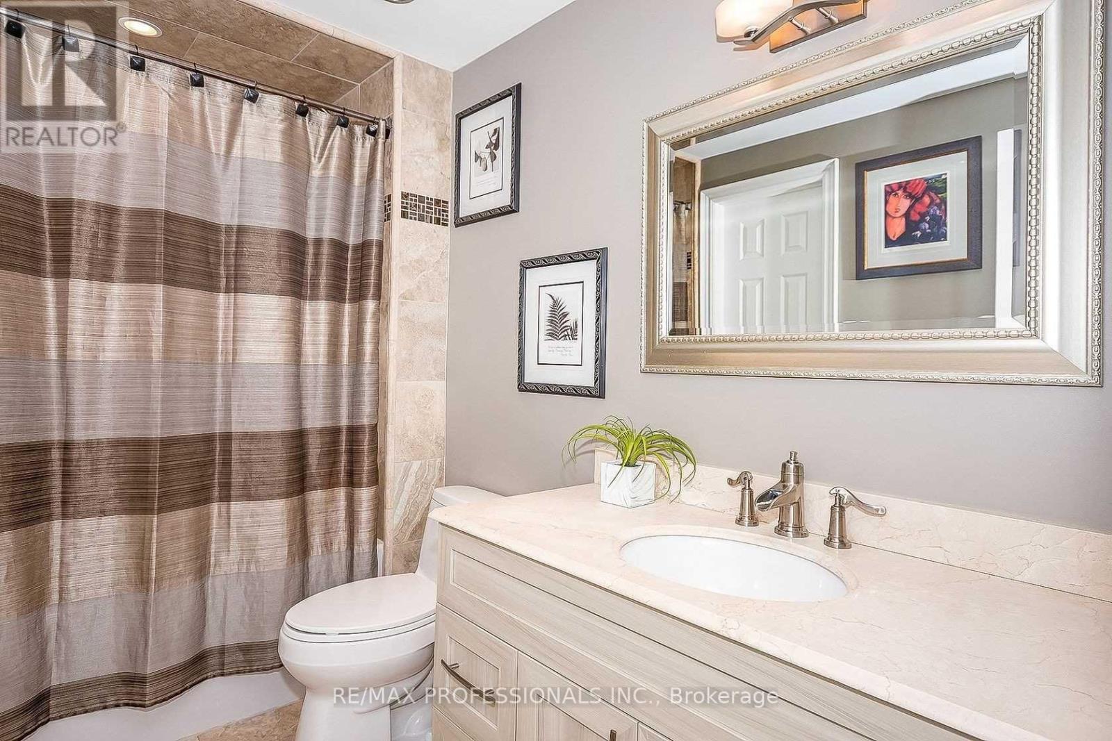 180 Royal Salisbury Way, Brampton, Ontario  L6V 3J9 - Photo 7 - W12822850