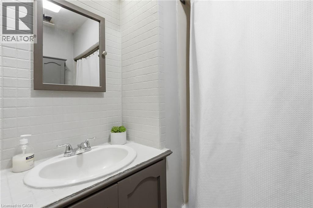 20 East 18th Street, Hamilton, Ontario  L9A 4N7 - Photo 21 - 40807735