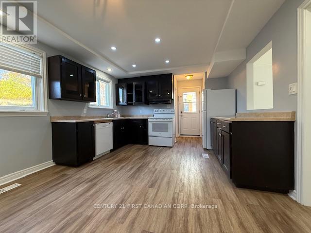 17 Vincent Crescent E, London South, Ontario  N6C 4X9 - Photo 12 - X12824162