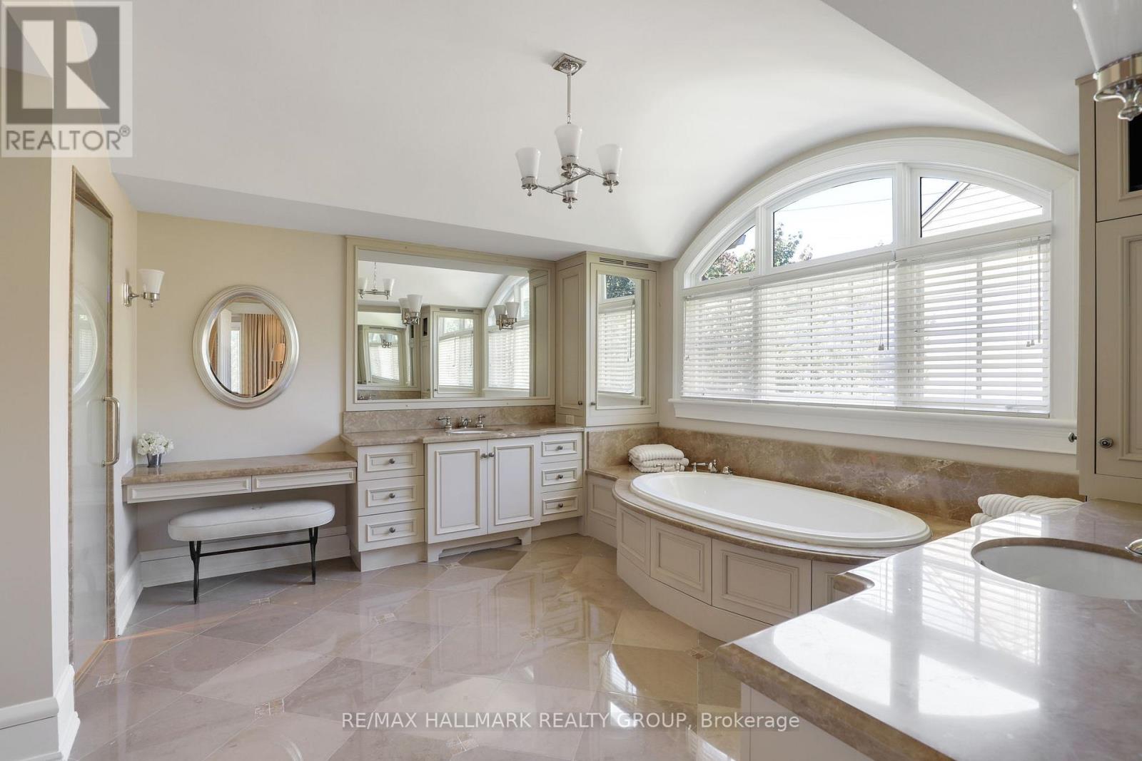 525 Piccadilly Avenue, Ottawa, Ontario  K1Y 0H7 - Photo 29 - X12824072