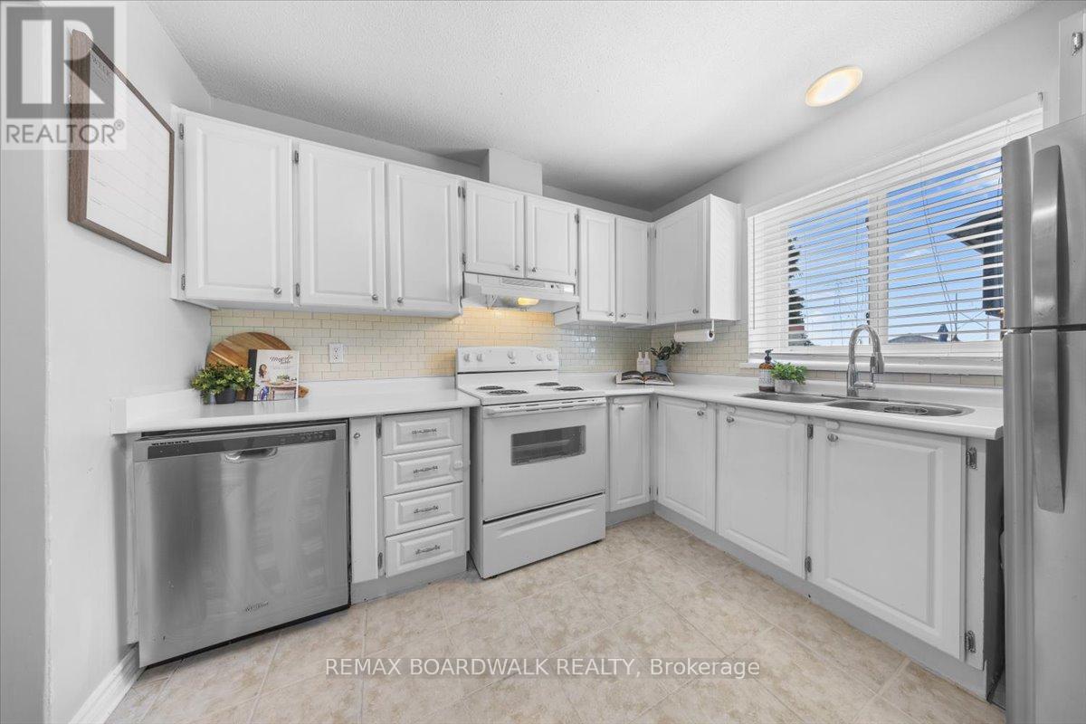 428 Moodie Drive, Ottawa, Ontario  K2H 8A6 - Photo 10 - X12824138