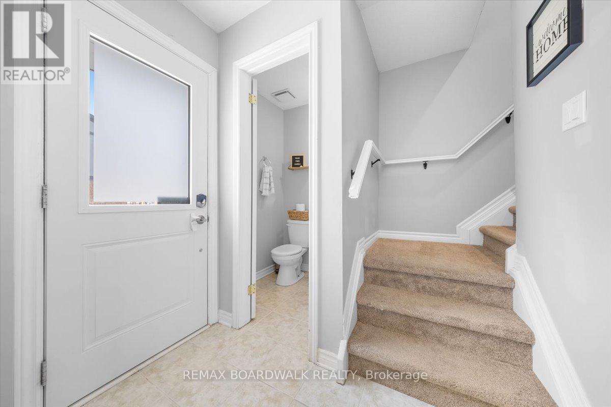 428 Moodie Drive, Ottawa, Ontario  K2H 8A6 - Photo 3 - X12824138