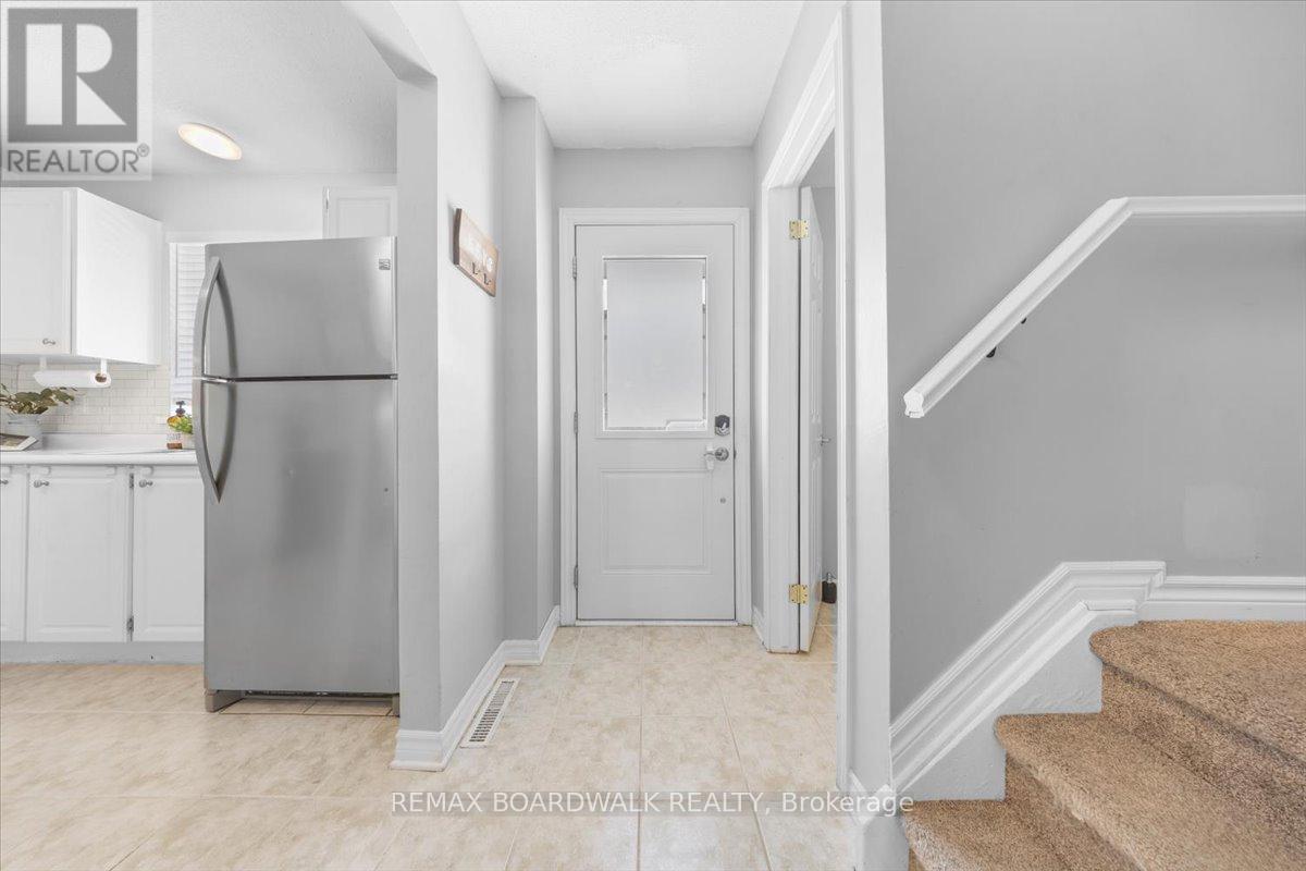 428 Moodie Drive, Ottawa, Ontario  K2H 8A6 - Photo 4 - X12824138