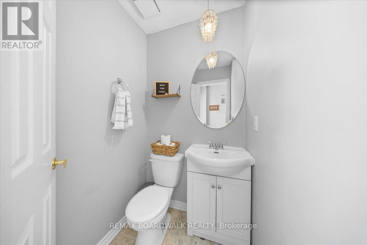 428 Moodie Drive, Ottawa, Ontario  K2H 8A6 - Photo 5 - X12824138