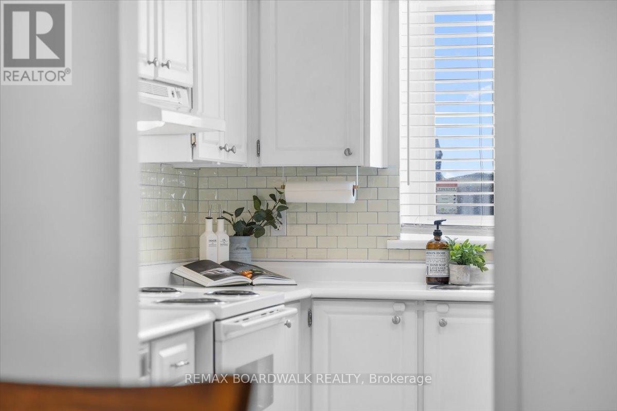 428 Moodie Drive, Ottawa, Ontario  K2H 8A6 - Photo 8 - X12824138