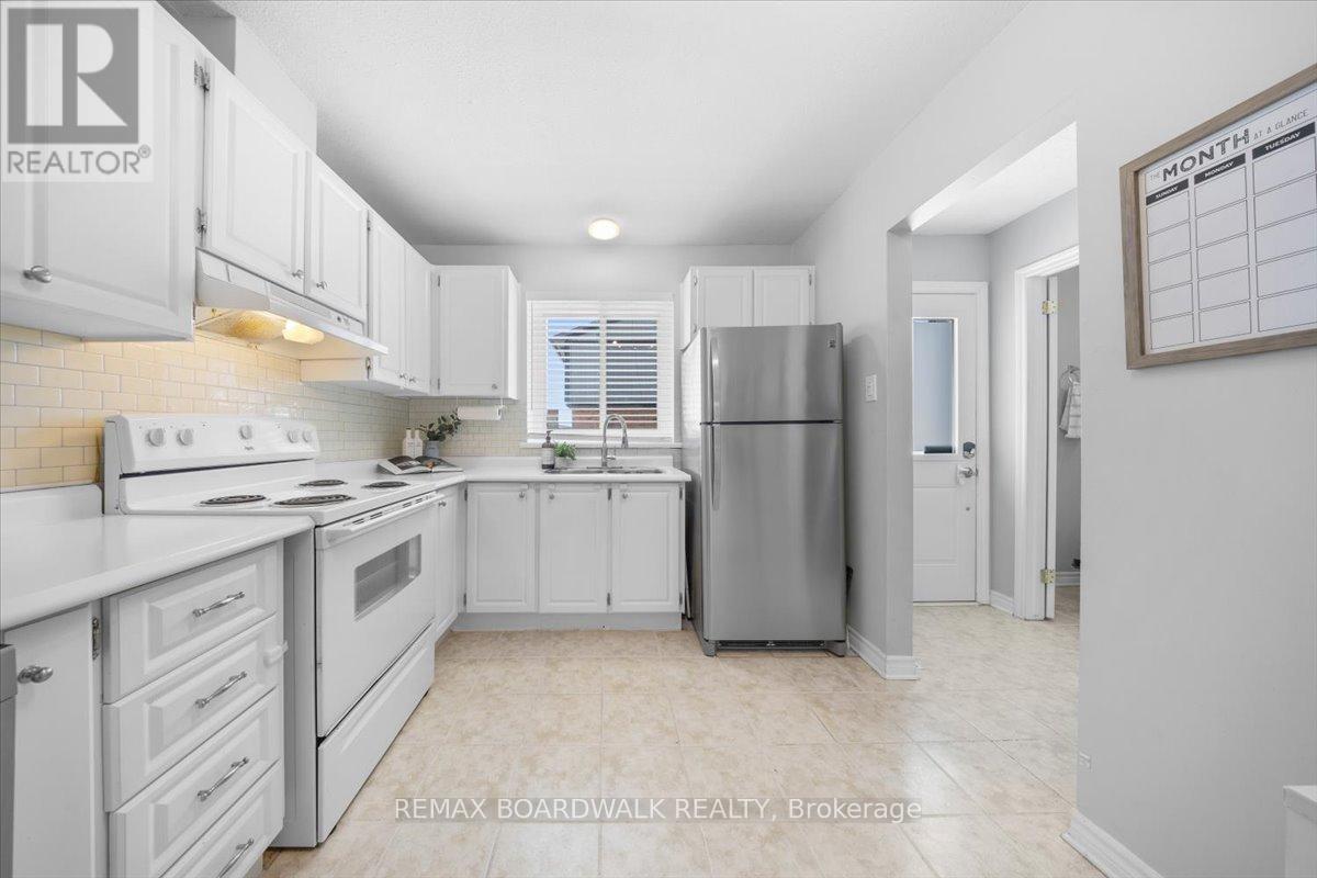 428 Moodie Drive, Ottawa, Ontario  K2H 8A6 - Photo 9 - X12824138