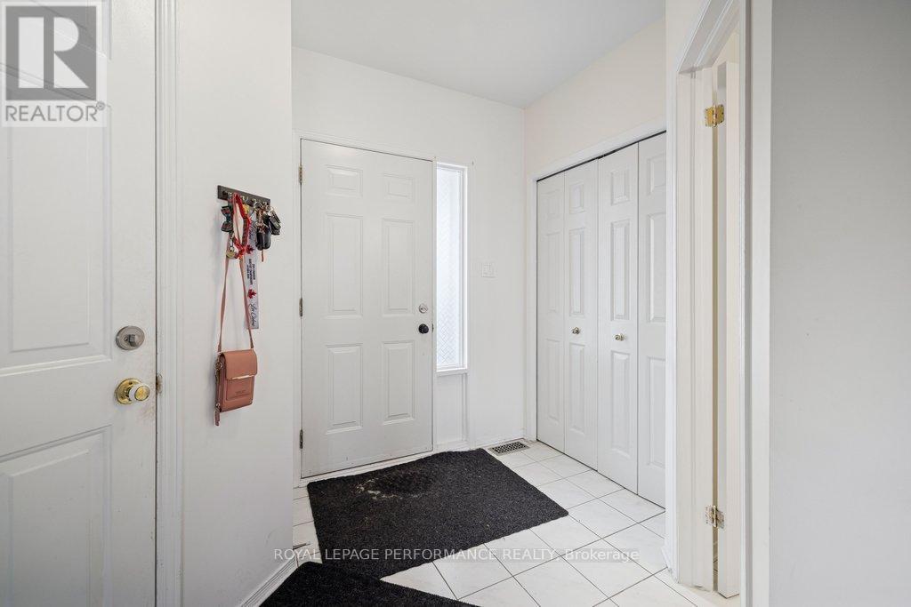 1666 Jobin Crescent, Ottawa, Ontario  K1J 1C5 - Photo 5 - X12824262