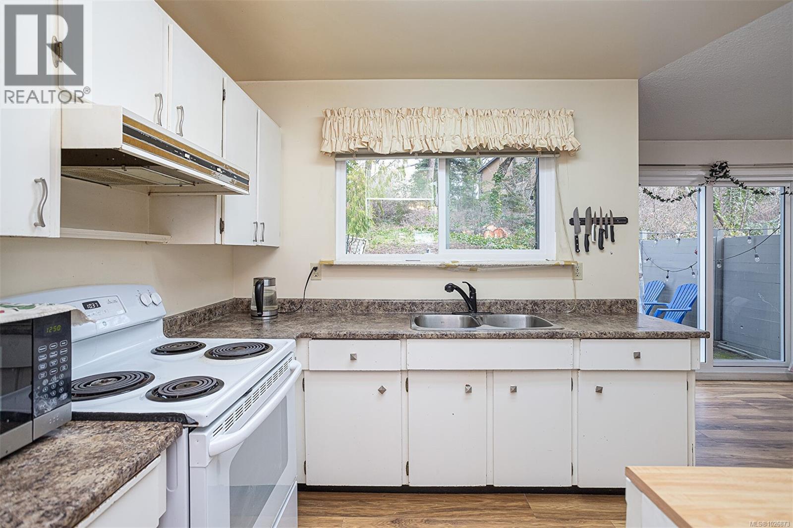 590 Carnation Pl, Saanich, British Columbia  V8Z 6G5 - Photo 17 - 1026873