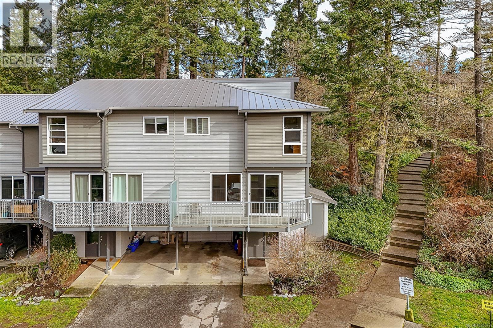 590 Carnation Pl, Saanich, British Columbia  V8Z 6G5 - Photo 2 - 1026873