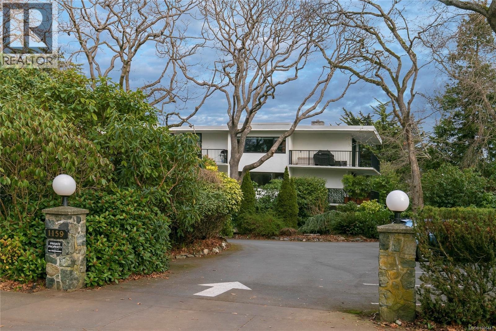 402 1159 Beach Dr, Oak Bay, British Columbia  V8S 2N2 - Photo 3 - 1026441