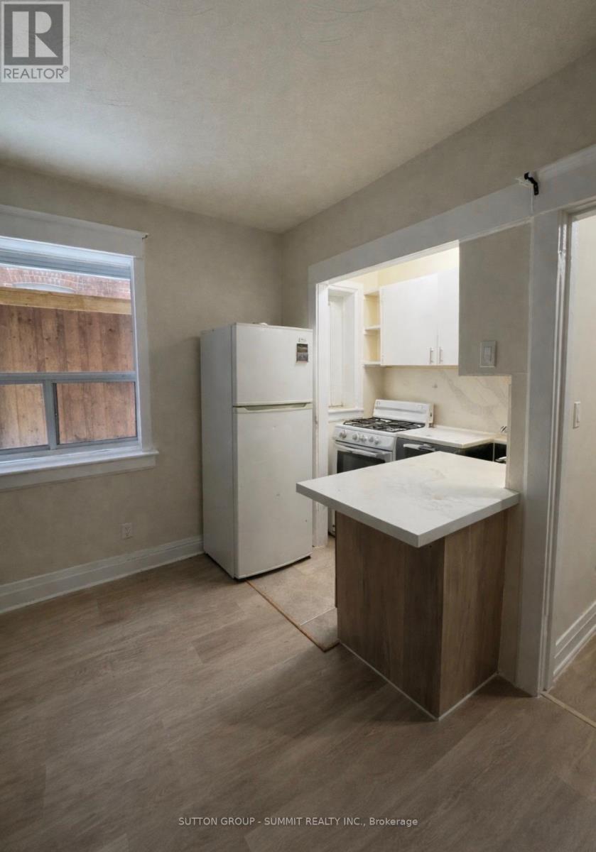 106 - 98 Vaughan Road, Toronto (Humewood-Cedarvale), Ontario  M6C 2M1 - Photo 2 - C12815520