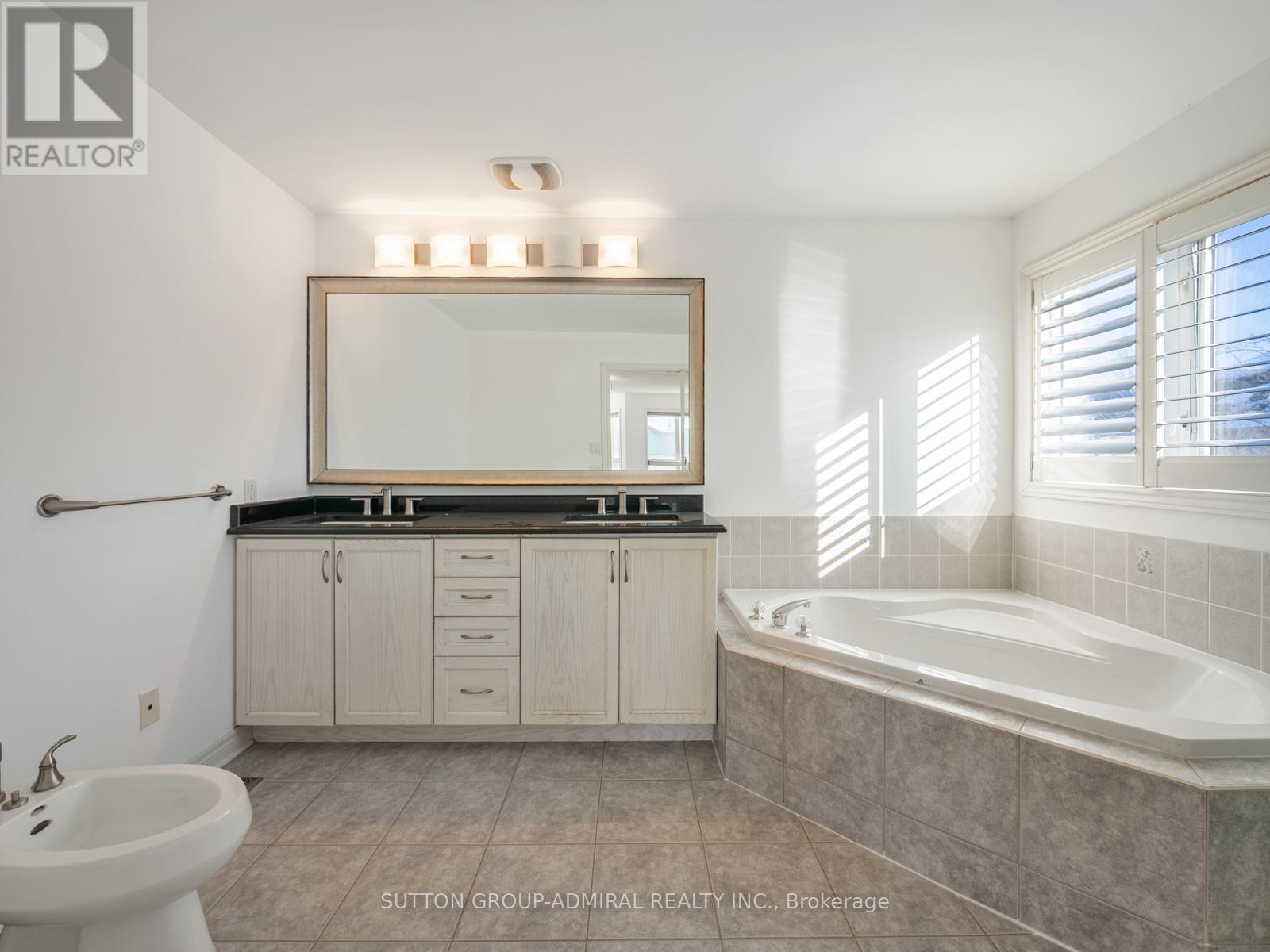 172 Kingsview Drive, Vaughan, Ontario  L4H 2Z3 - Photo 20 - N12749332