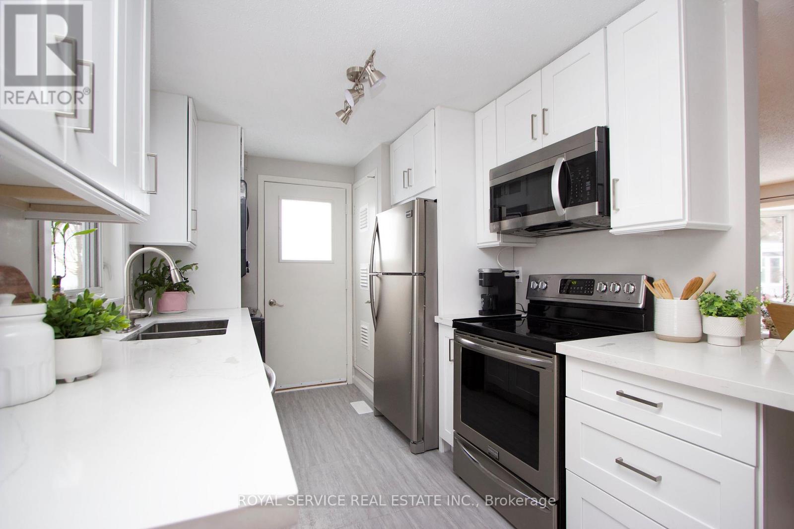 71 Bluffs Road, Clarington, Ontario  L1B 1A6 - Photo 11 - E12824080