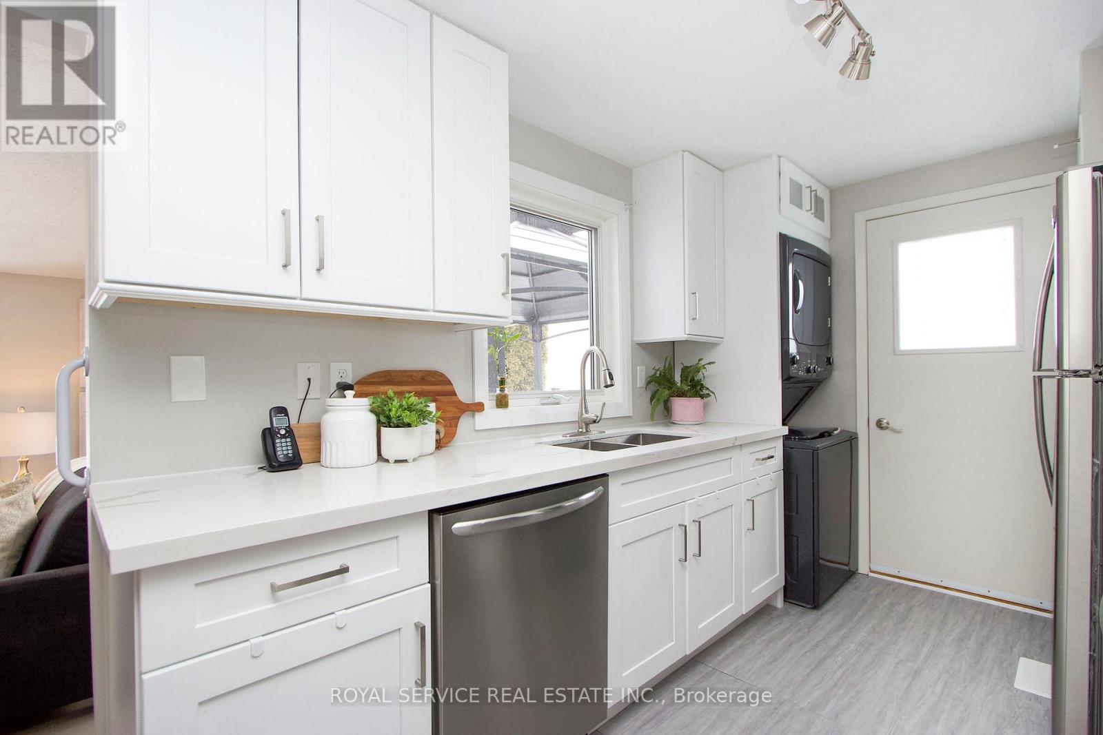 71 Bluffs Road, Clarington, Ontario  L1B 1A6 - Photo 12 - E12824080