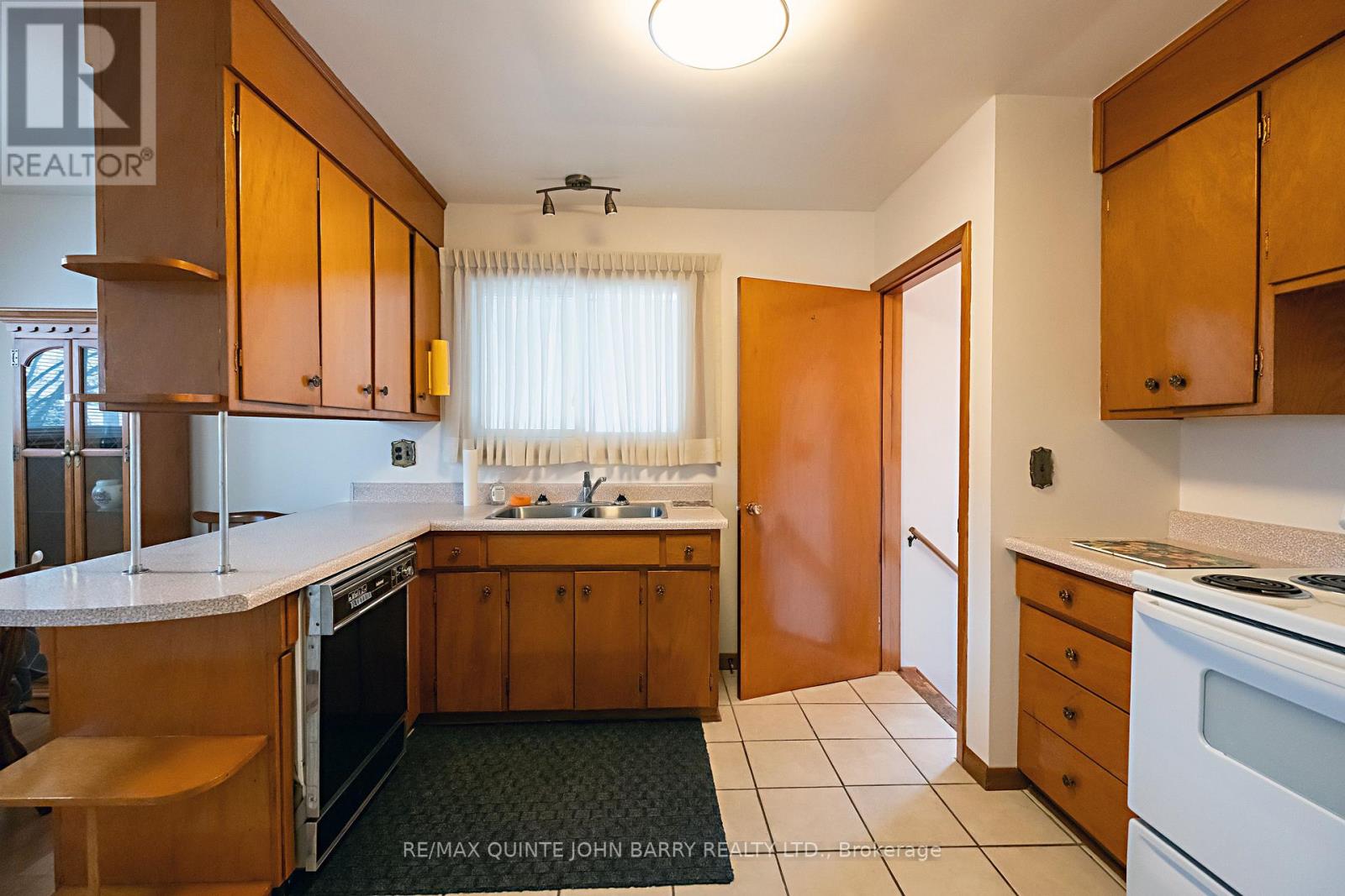 13 Belvedere Road, Quinte West, Ontario  K8V 4A8 - Photo 6 - X12824082