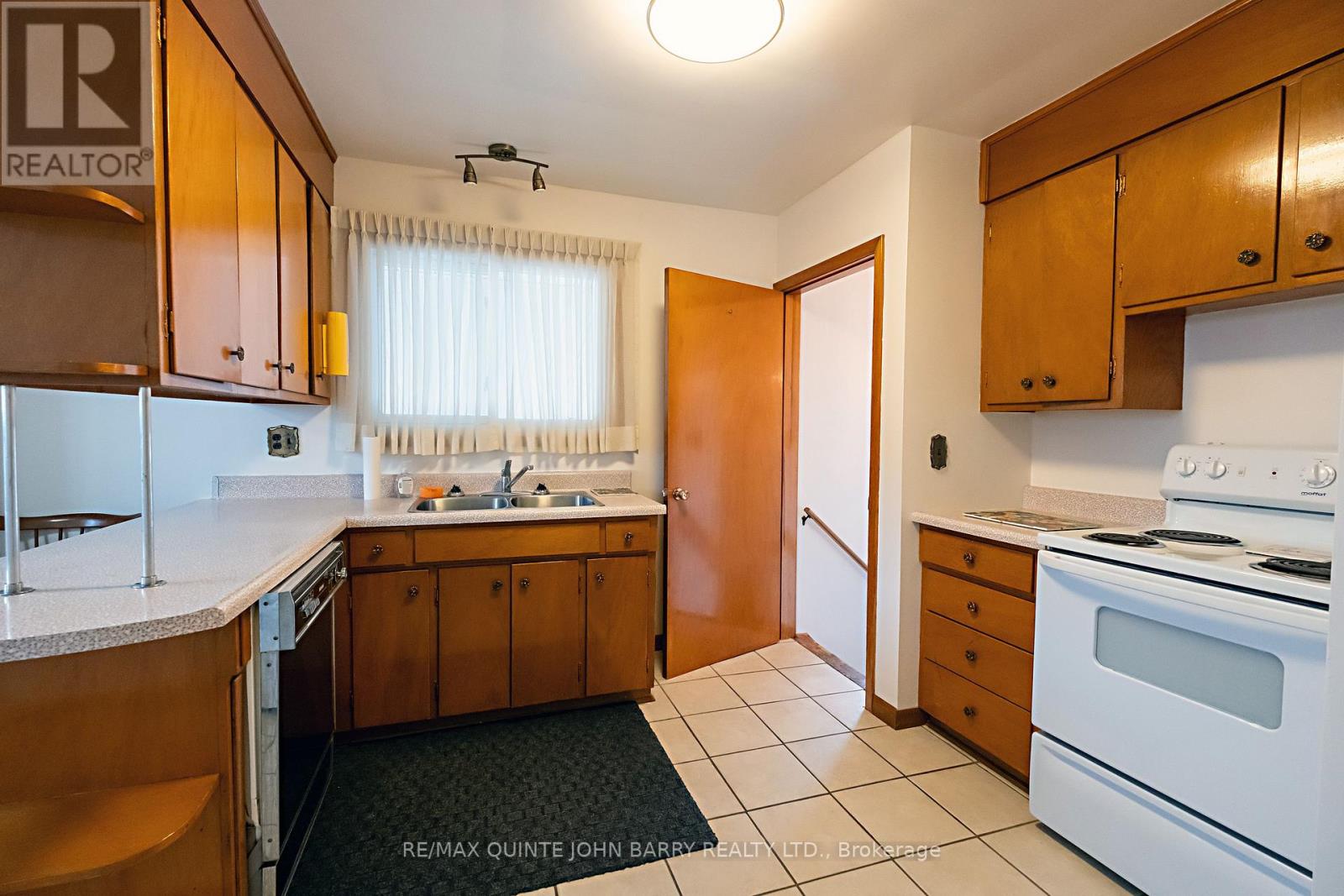 13 Belvedere Road, Quinte West, Ontario  K8V 4A8 - Photo 7 - X12824082