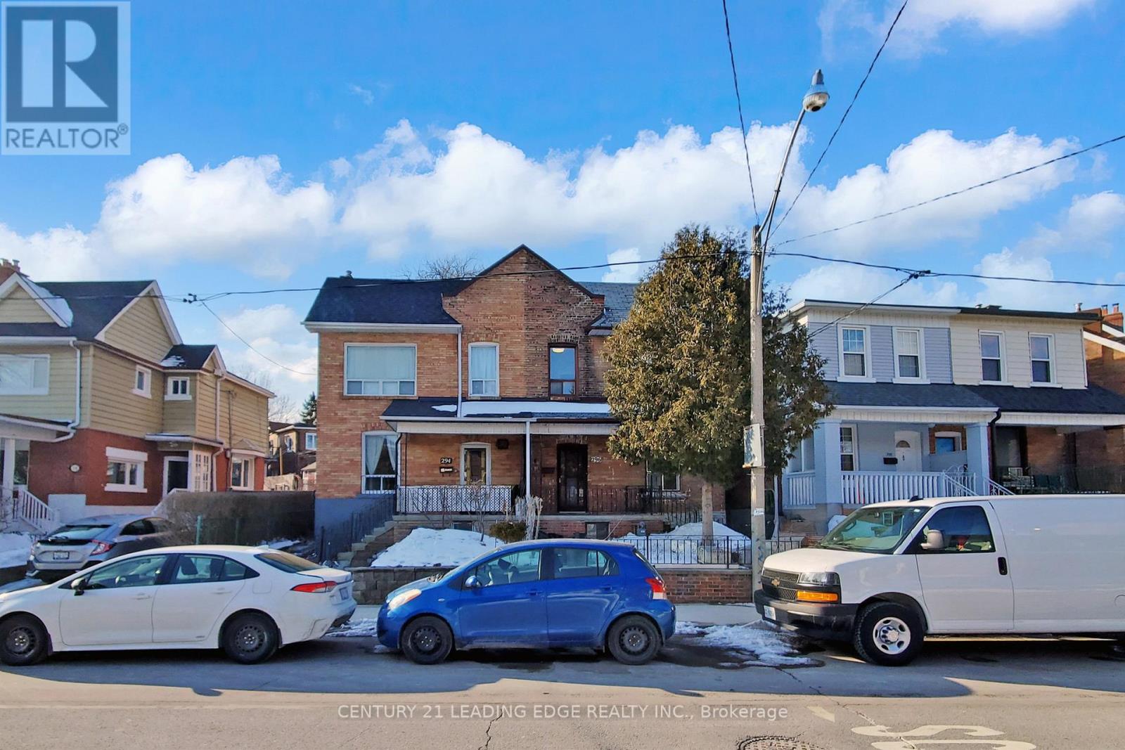 296 Montrose Avenue, Toronto, Ontario  M6G 3G8 - Photo 4 - C12824222