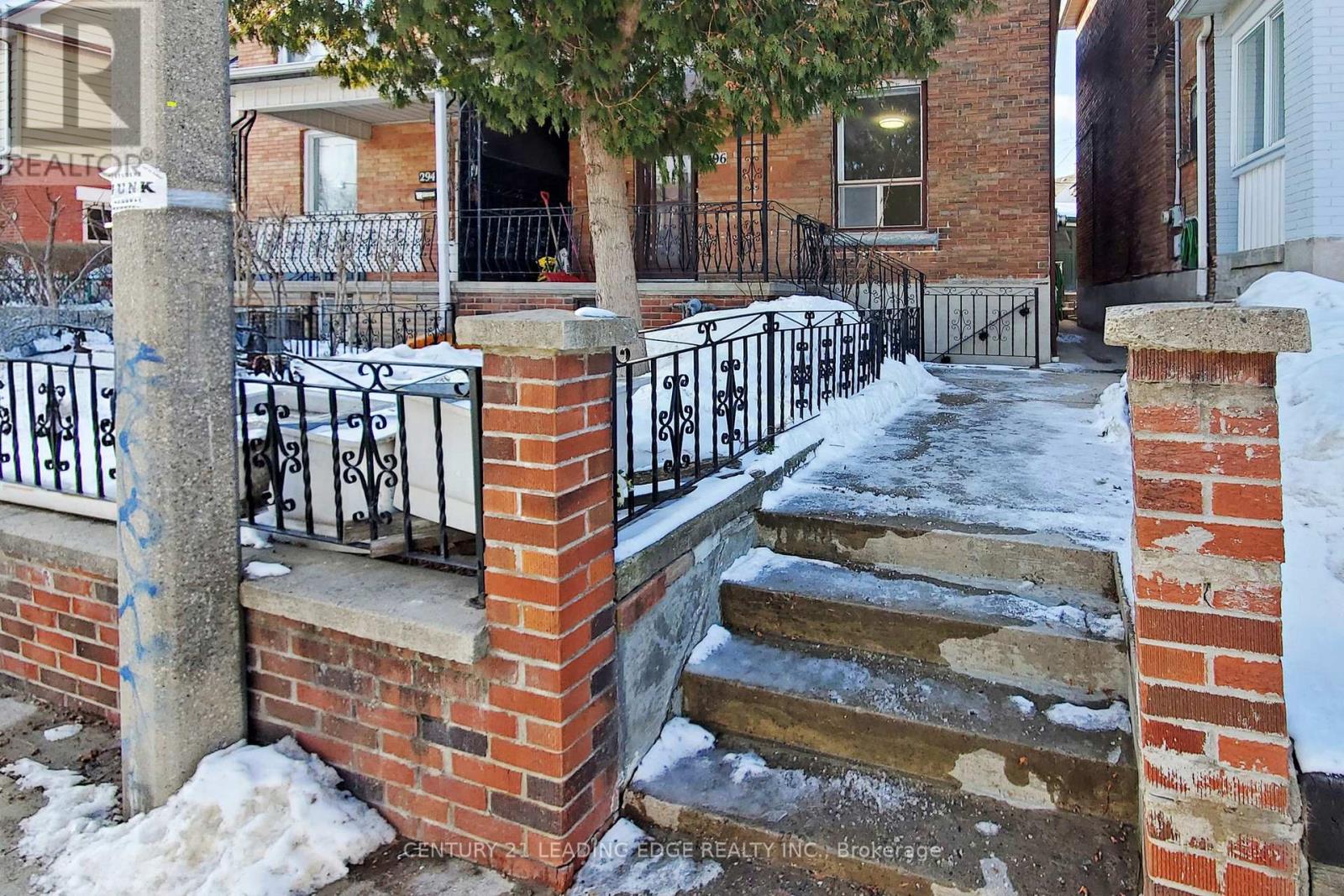 296 Montrose Avenue, Toronto, Ontario  M6G 3G8 - Photo 6 - C12824222