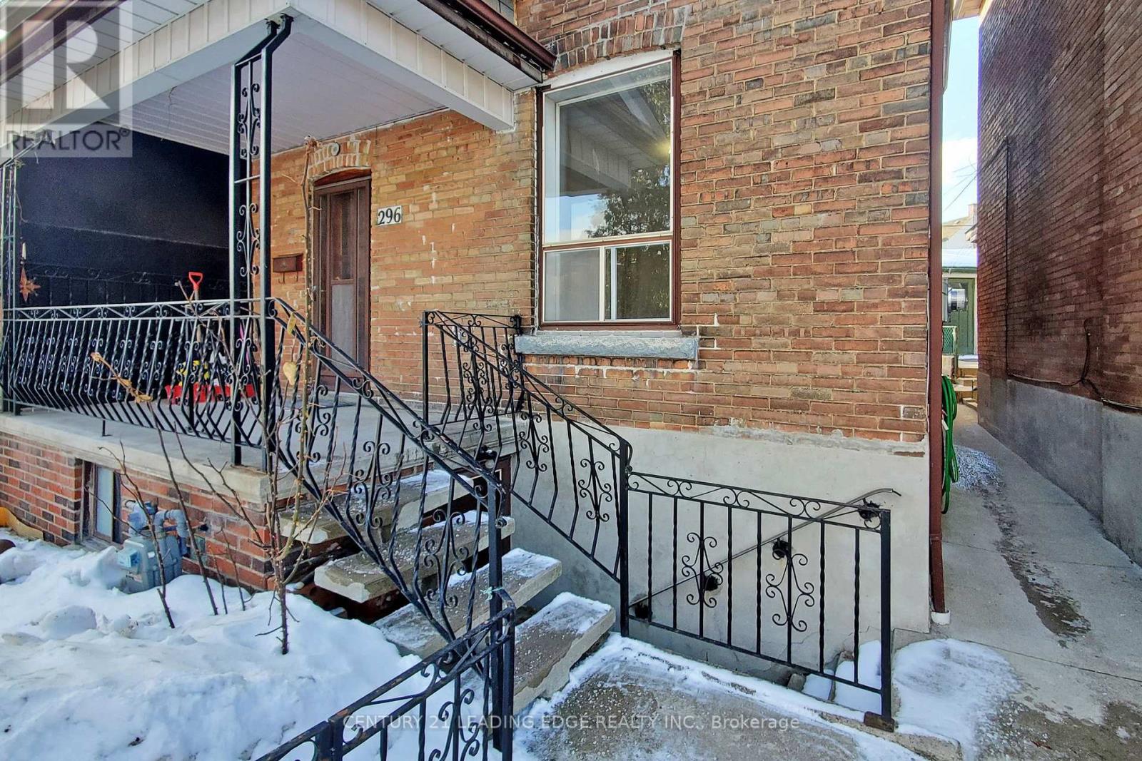 296 Montrose Avenue, Toronto, Ontario  M6G 3G8 - Photo 8 - C12824222