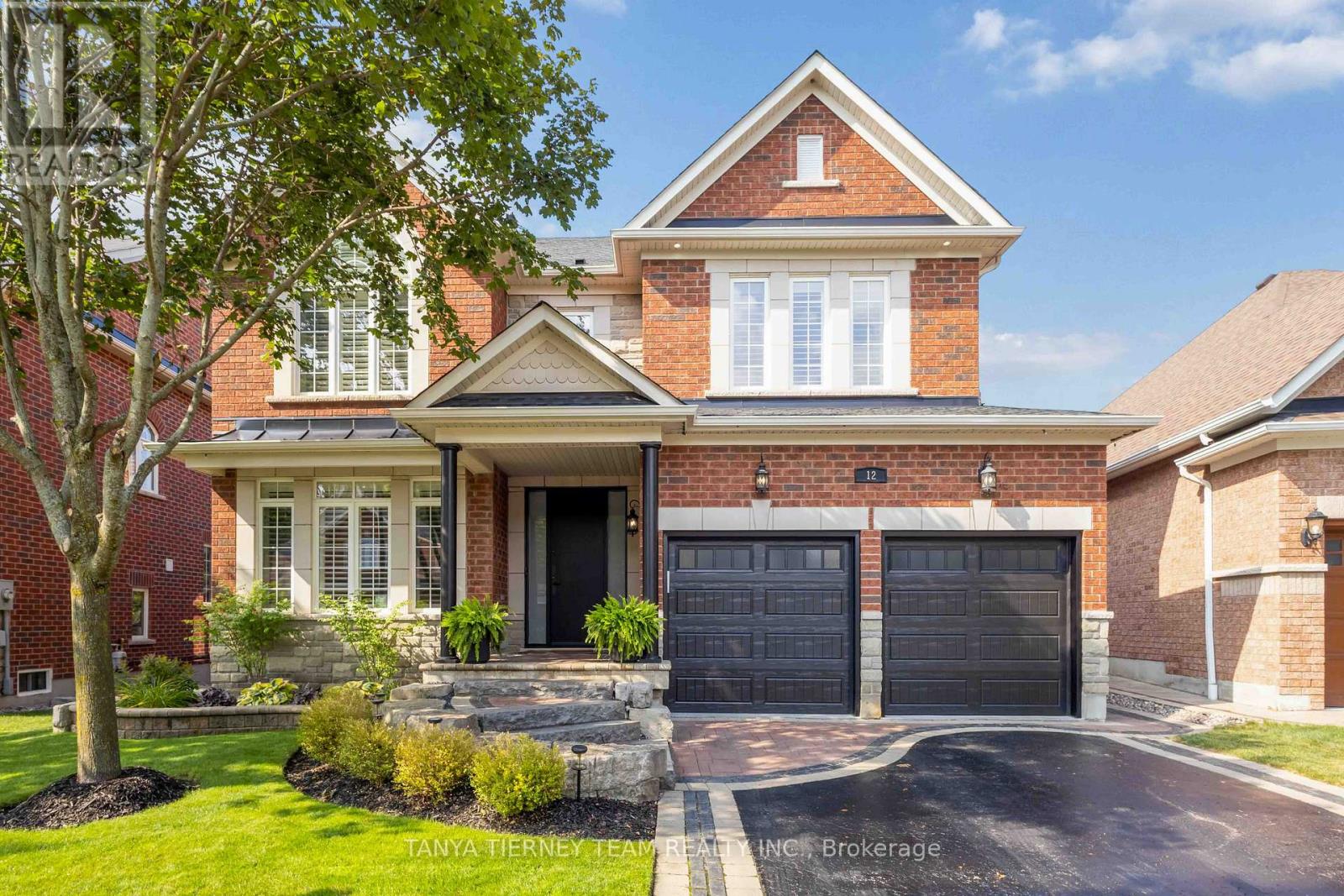 12 BRANTHAVEN COURT, Whitby, Ontario