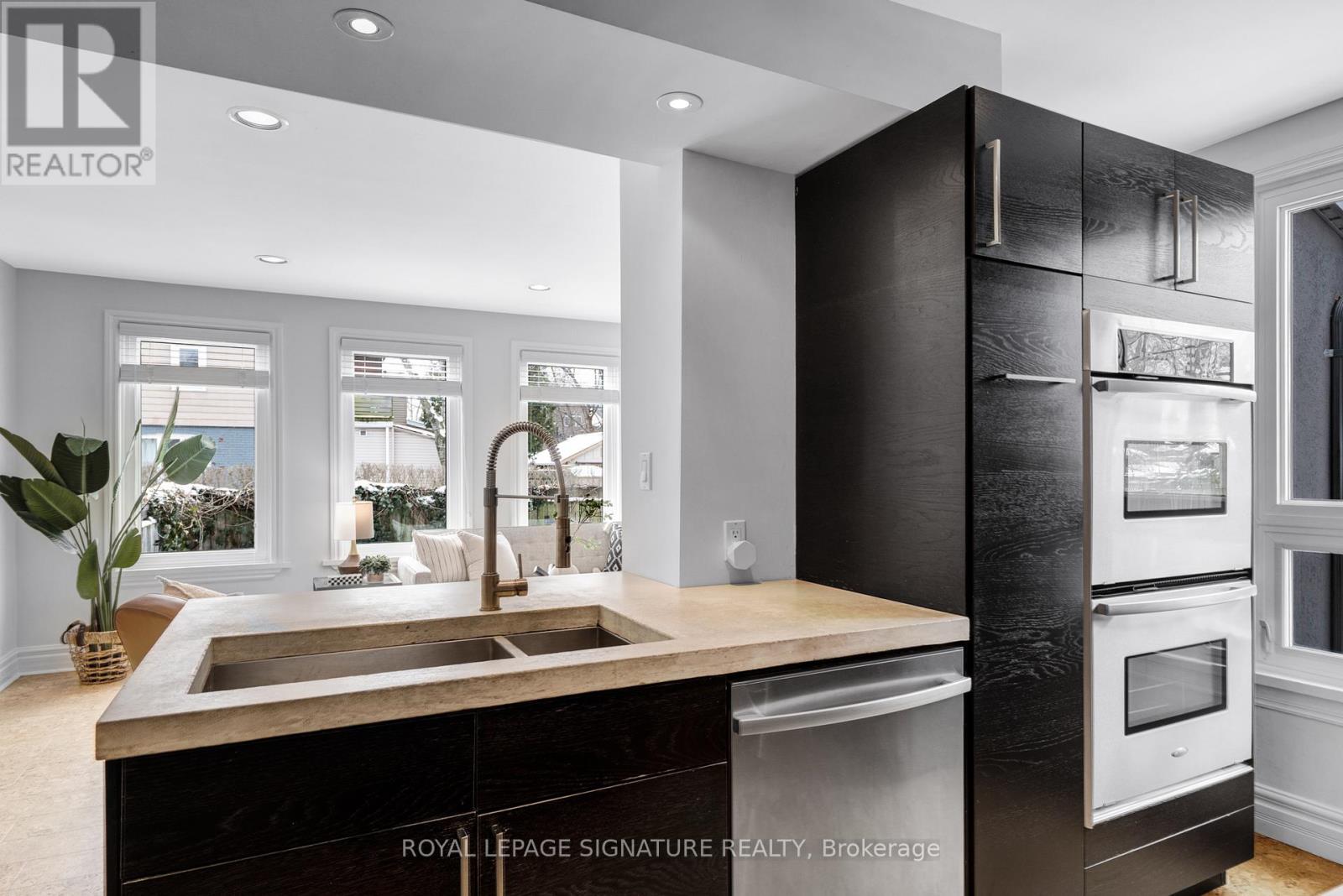 38 Bastedo Avenue, Toronto, Ontario  M4C 3M9 - Photo 10 - E12824236