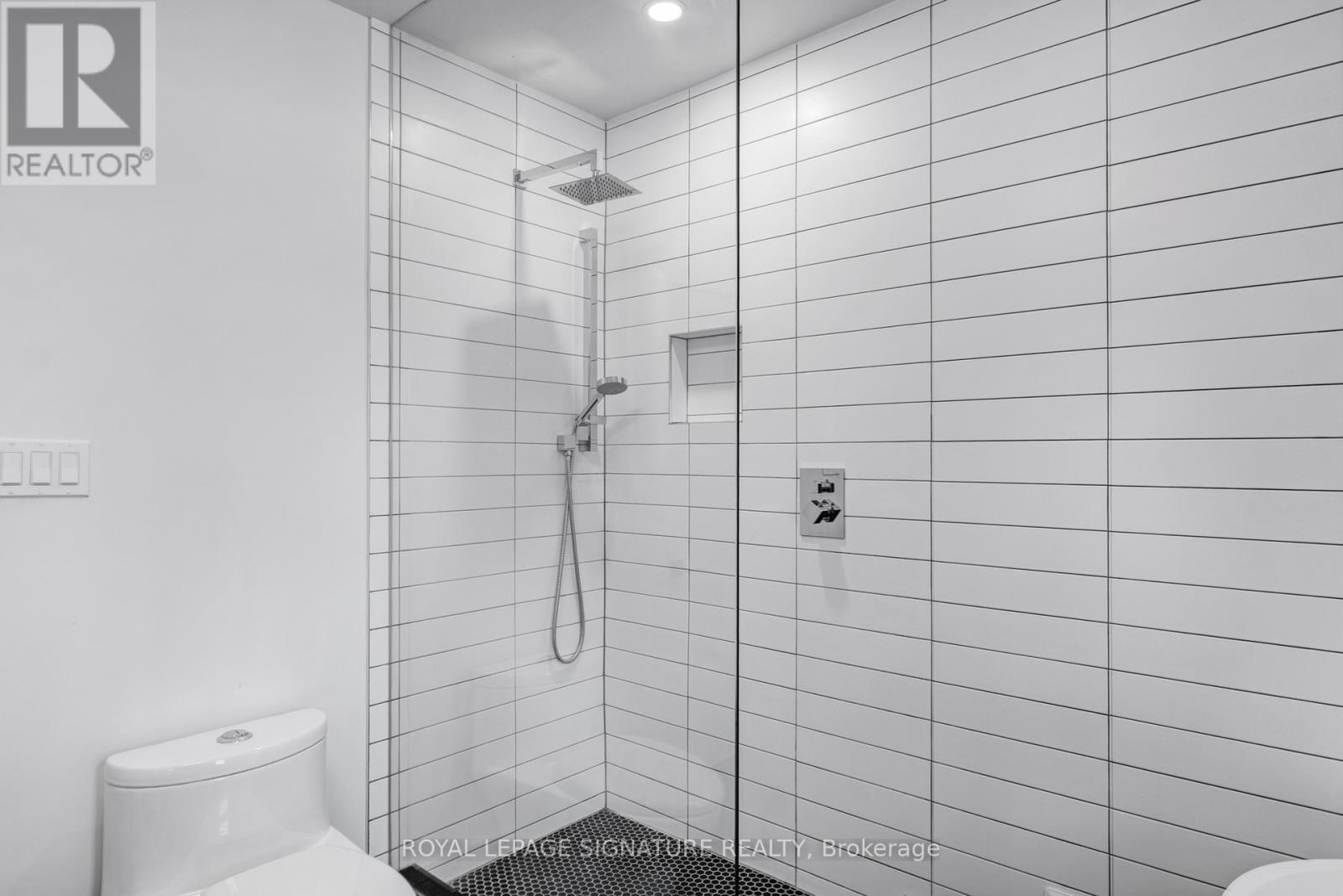 38 Bastedo Avenue, Toronto, Ontario  M4C 3M9 - Photo 18 - E12824236