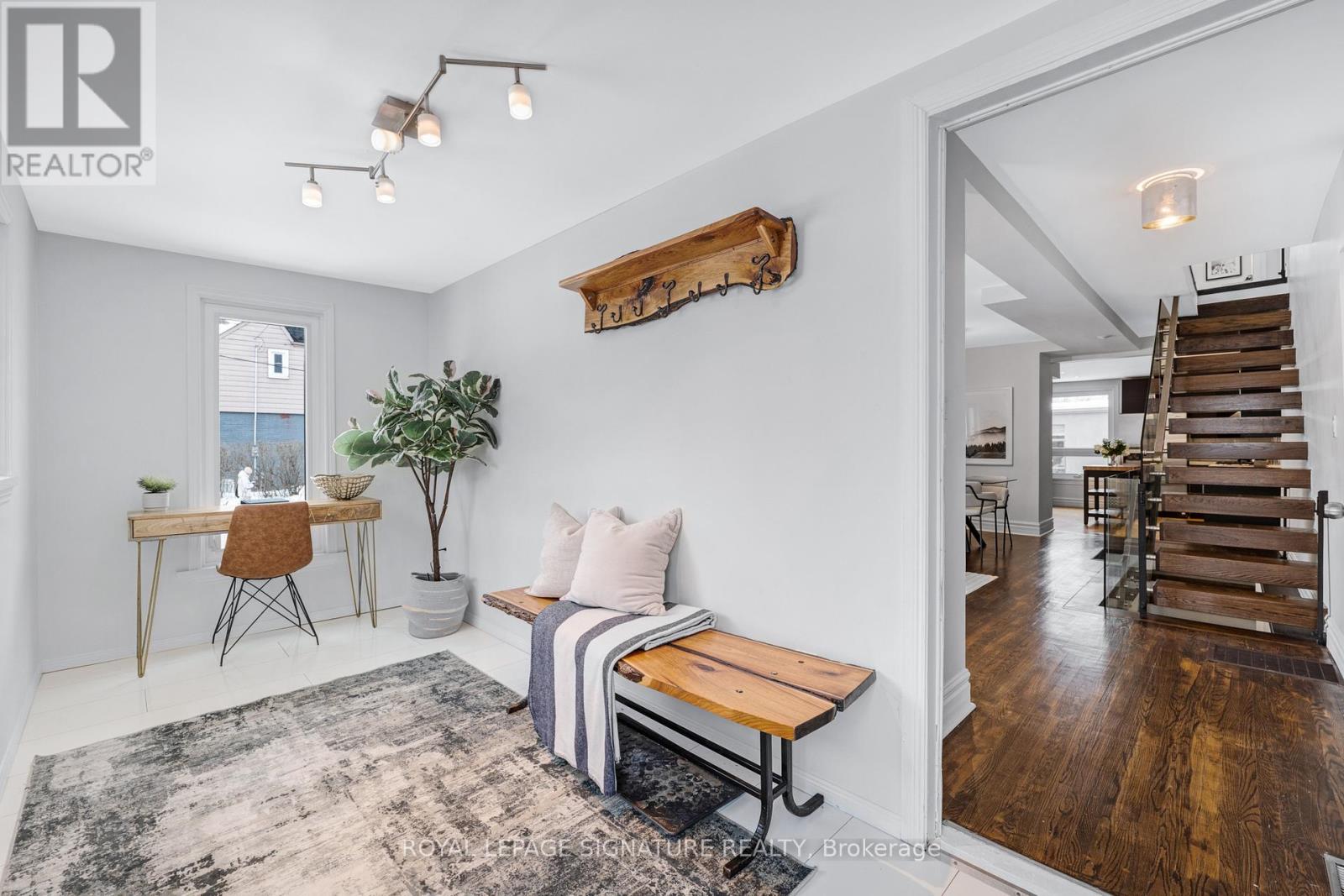 38 Bastedo Avenue, Toronto, Ontario  M4C 3M9 - Photo 3 - E12824236