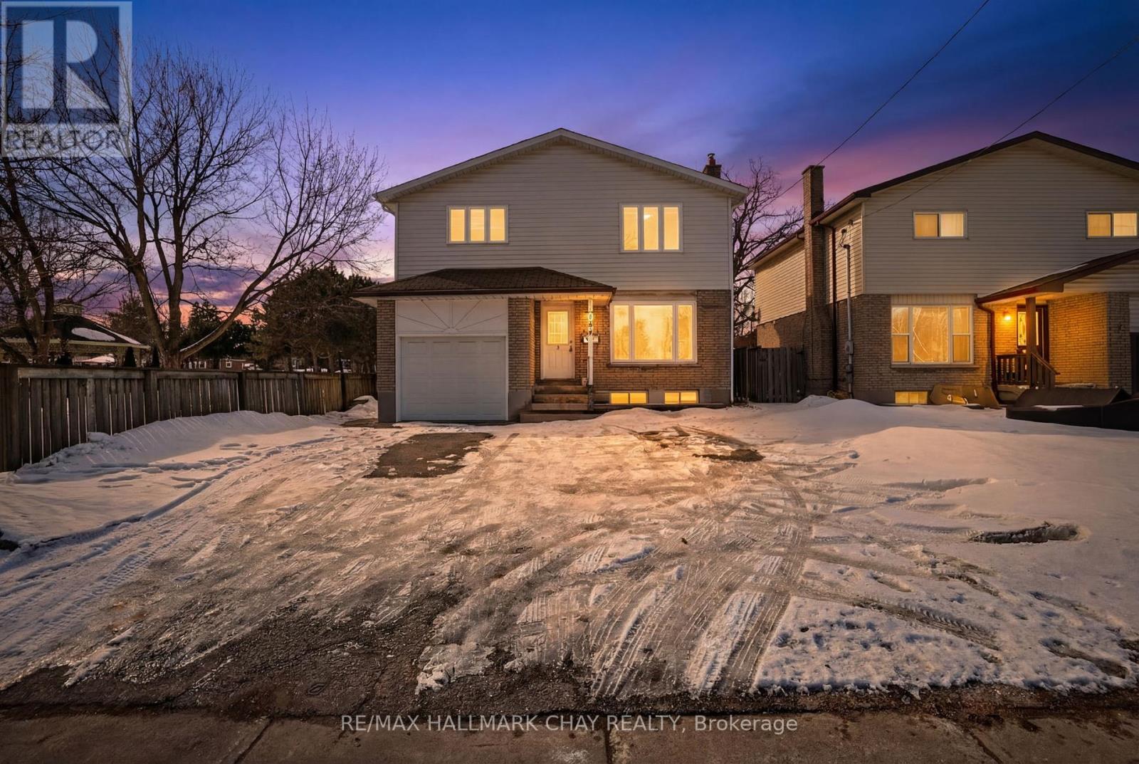 704 BROCK STREET S, Whitby, Ontario