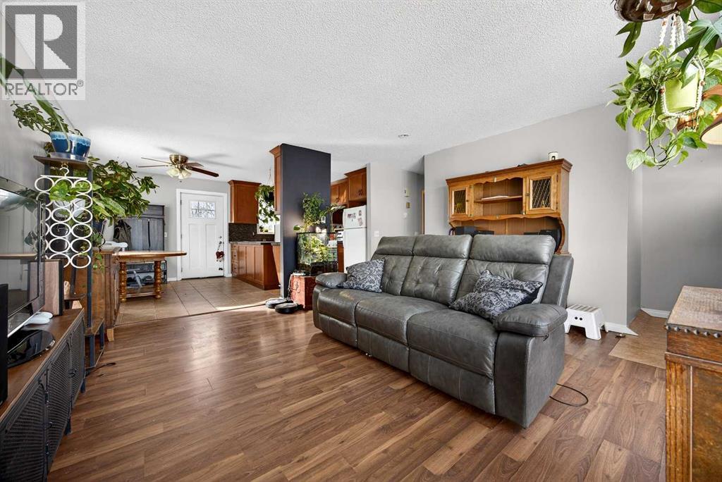 712 Madison Drive, Irricana, Alberta  T0M 1B0 - Photo 10 - A2282286