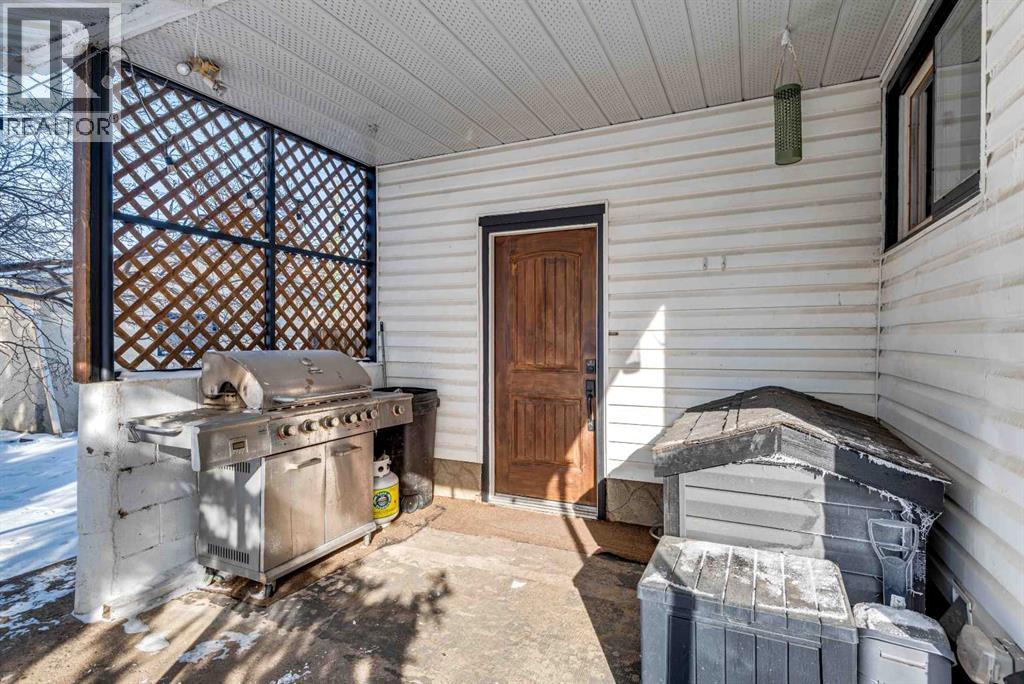 215 4 Avenue Se, Three Hills, Alberta  T0M 2A0 - Photo 30 - A2288155