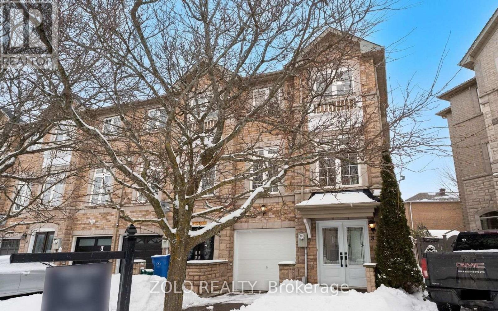 8 BURGON PLACE, Aurora, Ontario