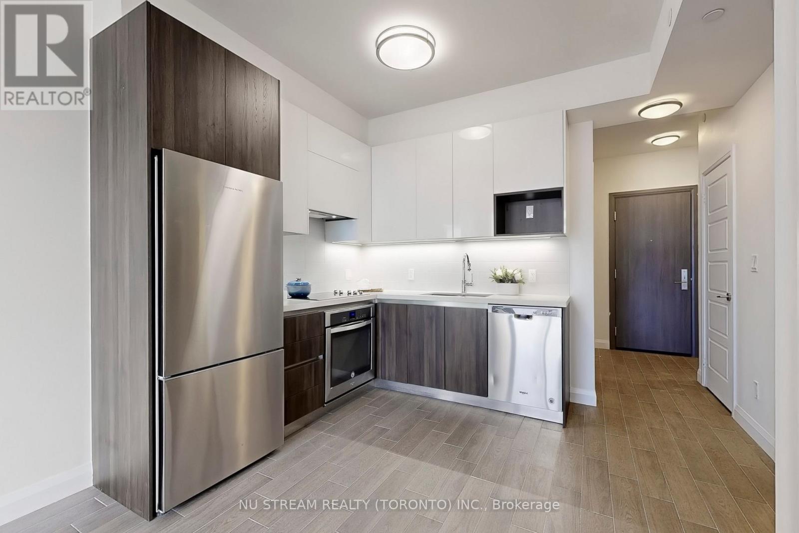 1803 - 15 Water Walk Drive, Markham, Ontario  L6G 0G2 - Photo 18 - N12824282