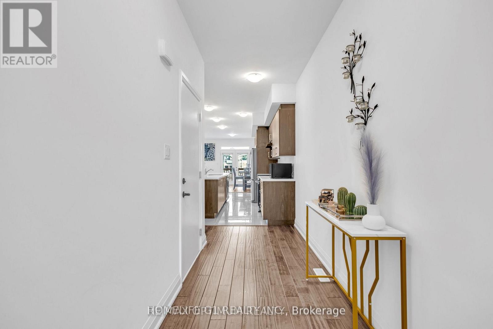 7 Barnyard Trail, Barrie, Ontario  L9J 0Y1 - Photo 4 - S12824278